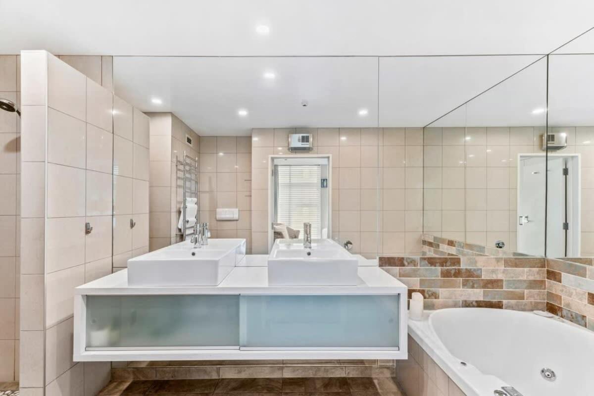 Pembroke Luxury Apartment Wanaka Bagian luar foto