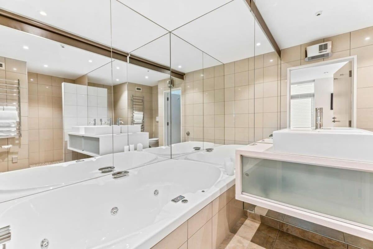Pembroke Luxury Apartment Wanaka Bagian luar foto