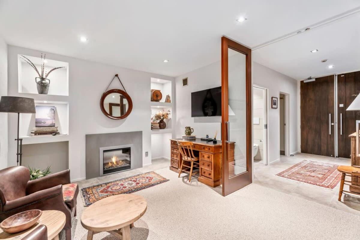 Pembroke Luxury Apartment Wanaka Bagian luar foto