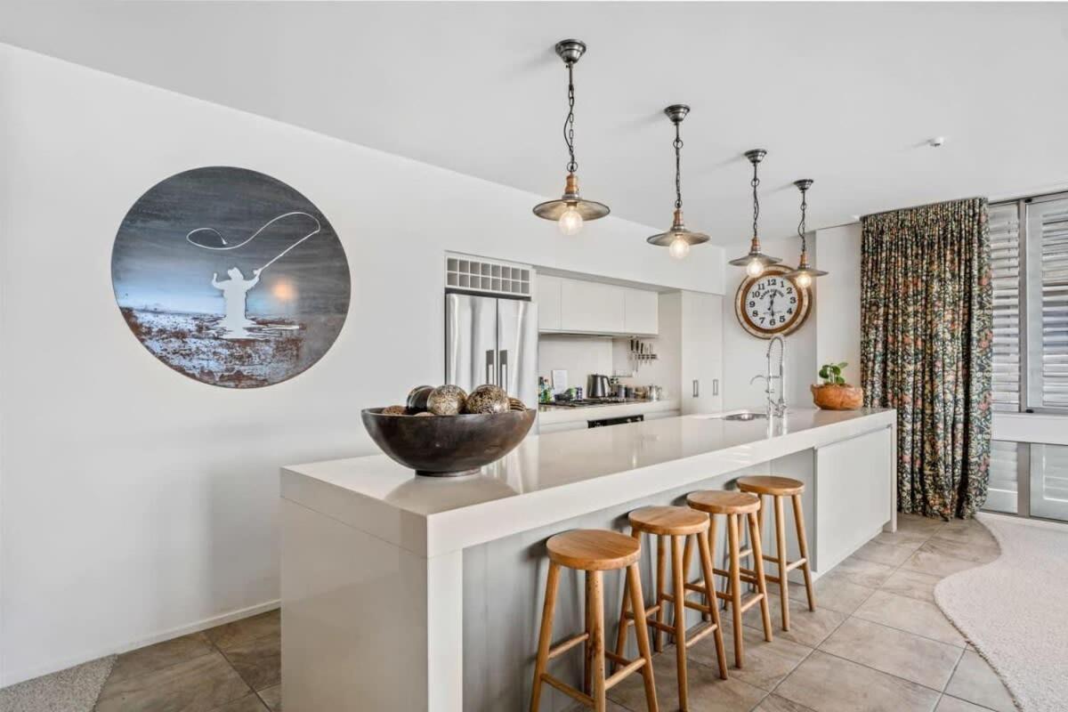 Pembroke Luxury Apartment Wanaka Bagian luar foto